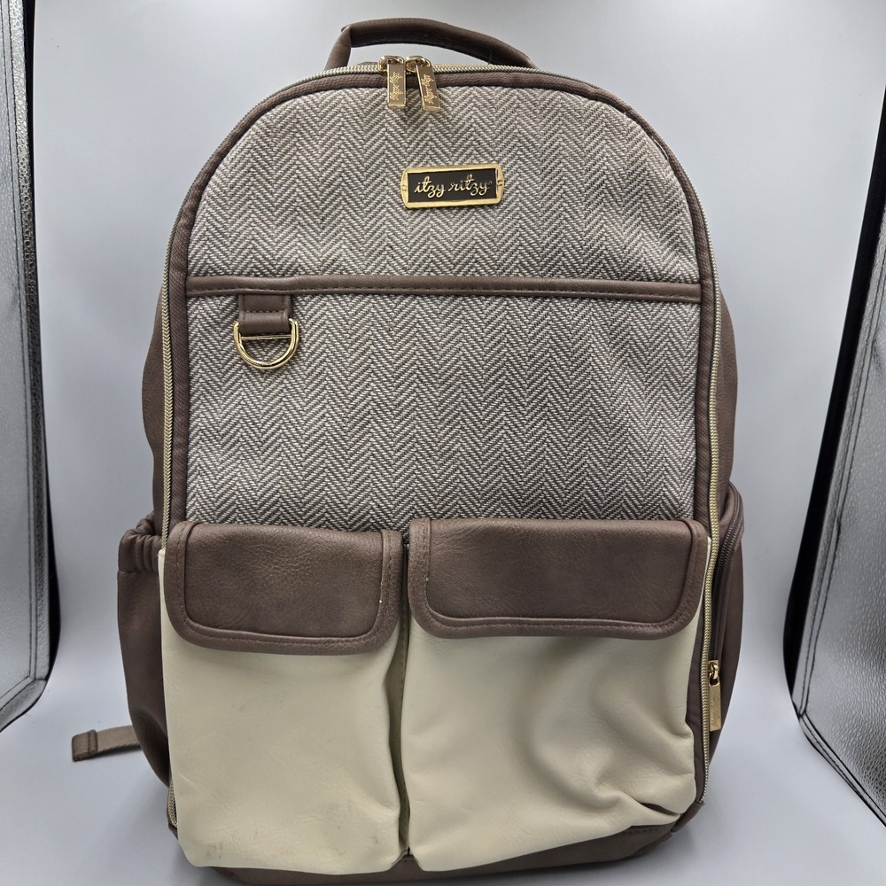 Itzy Ritzy Boss Plus Backpack Diaper Bag Tan Herringbone Gold Hardware Excellent